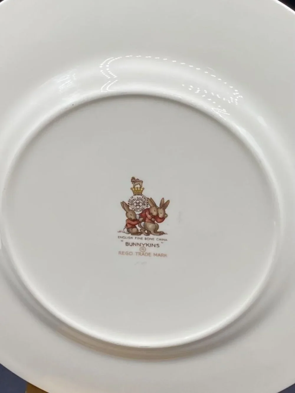 BUNNYKINS Child's Plate Royal Doulton Artist Painting a Portrait 8